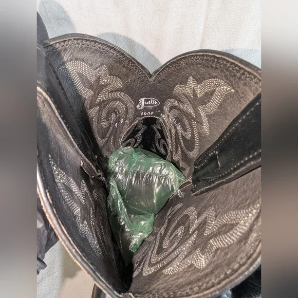 Justin Black Leather Cowboy Boots with Embroidered Design - Picture 4 of 7